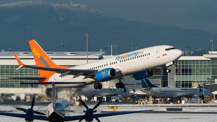 Die Influencer befanden sich an Bord einer "Sunwing"-Maschine – für die Rückflug aus Mexiko müssen sie sich eine Alternative organisieren. Die Influencer befanden sich an Bord einer "Sunwing"-Maschine – für die Rückflug aus Mexiko müssen sie sich eine Alternative organisieren.