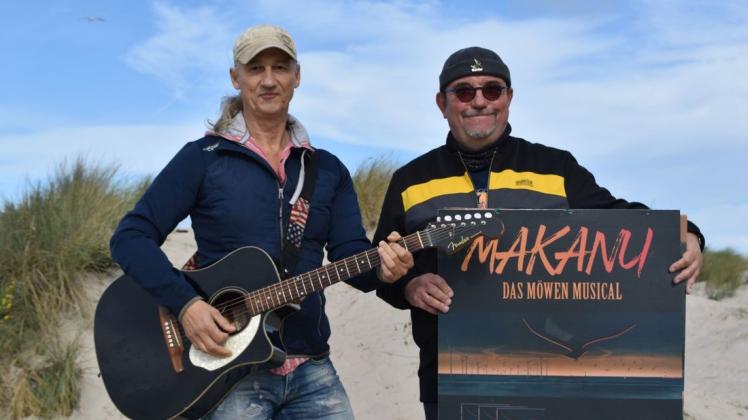 Sie sind zwei Hauptbeteiligte am Entstehen von "Makanu - Das Möwen-Musical": Musiker Ola van Sander (l.) und Doc Andreas Buhse, von dem die Geschichte stammt. Es soll ein Höhepunkt der Jantzen-Tage werden.