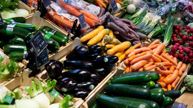 Die Verbraucherzentrale Mecklenburg-Vorpommern beantwortet Fragen rund um Obst und Gemüse auf dem Neuen Markt.