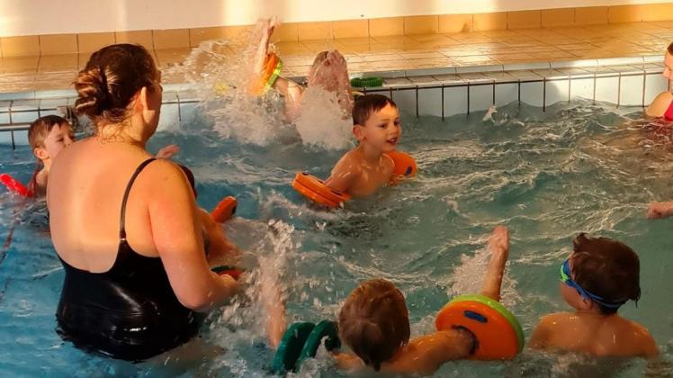 Aktuell bietet Tanja Gering nur Nichtschwimmerkurse für Kinder an. In Zukunft sollen aber auch wieder Nichtschwimmerkurse für Erwachsene hinzukommen.