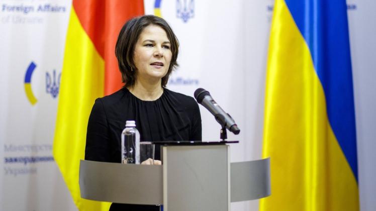 Außenministerin Annalena Baerbock gibt eine Pressekonferenz in Kiew.