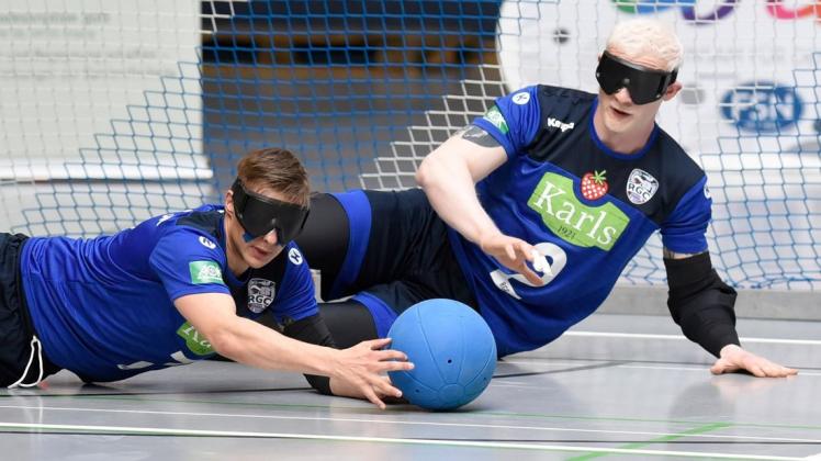 Reno Tiede (links) und Felix Rogge wollen mit dem RGC Hansa am Wochenende bei der Super European Goalball League mindestens in Halbfinale einziehen. Reno Tiede (links) und Felix Rogge wollen mit dem RGC Hansa am Wochenende bei der Super European Goalball League mindestens in Halbfinale einziehen.
