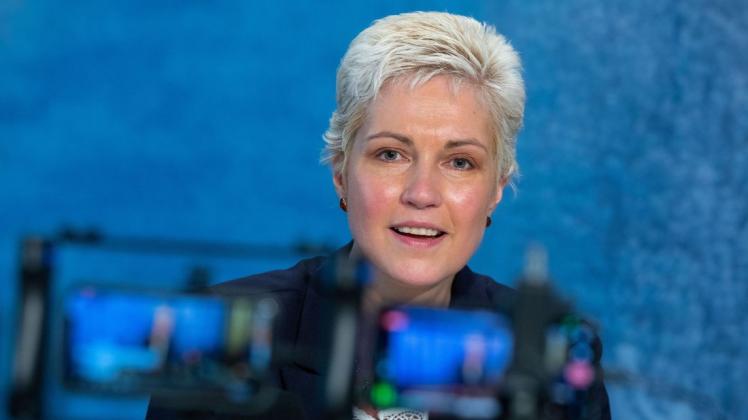 Schneidet Ministerpräsidentin Manuela Schwesig (SPD) die Ressorts ihrer Landesregierung neu zu? Schneidet Ministerpräsidentin Manuela Schwesig (SPD) die Ressorts ihrer Landesregierung neu zu?