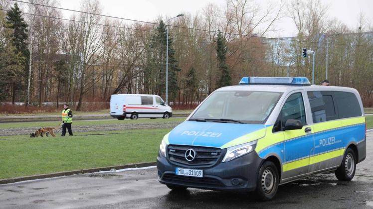 Am Montag fahndete die Rostocker Polizei mit einem Großaufgebot nach dem Tatverdächtigen.
