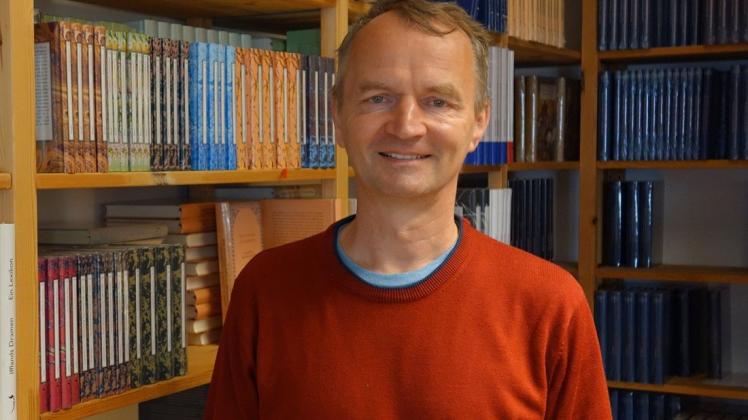 Verleger und Herausgeber Matthias Wehrhahn beschäftigt sich schon seit mehr als 30 Jahren mit dem Parchimer Philosophen Johann Jakob Engel.