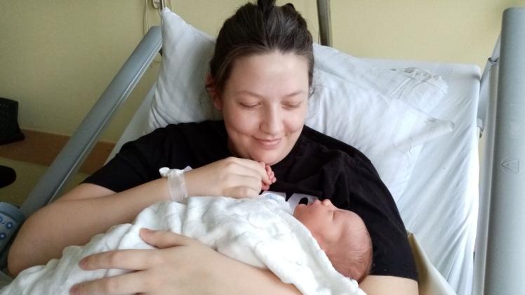 Gina Jankowski ist am 1. Januar 2022 um 4.32 Uhr zum ersten Mal Mutter geworden. Ihr Sohn Lias Finn ist das zweite Neujahrsbaby, das in diesem jungen Jahr in Osnabrück zur Welt gekommen ist.