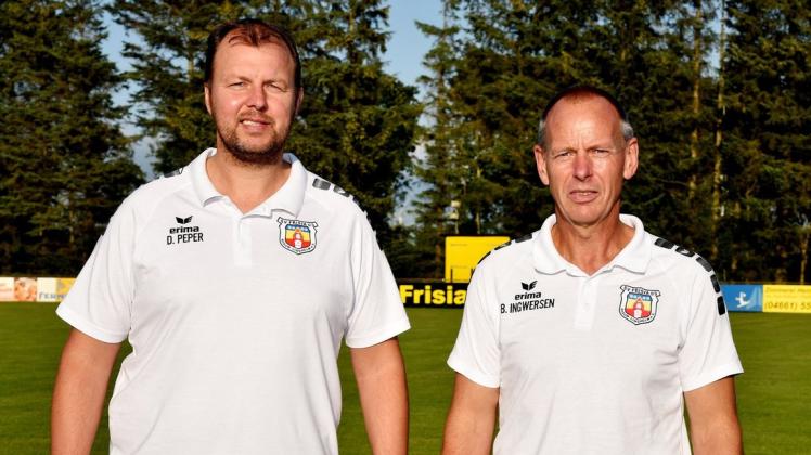 Bewährtes Trainer-Team: Dennis Peper (li.) und Bernd Ingwersen haben ihre Verträge beim SV Frisia 03 Risum-Lindholm verlängert.