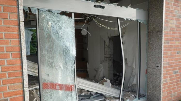 Schwer beschädigt wurde in der Nacht zum 31. Oktober die Sparkassen-Filiale an der Hauptstraße in Itterbeck. Schwer beschädigt wurde in der Nacht zum 31. Oktober die Sparkassen-Filiale an der Hauptstraße in Itterbeck.