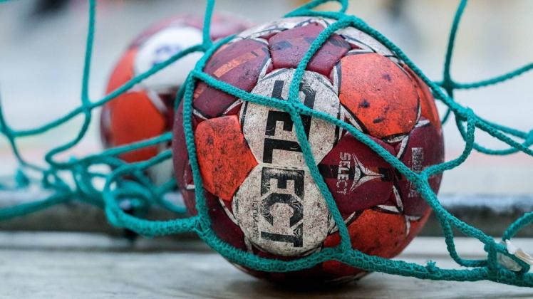 Die Handballerinnen der HSG Hude/Falkenburg II belegen in der Tabelle der Landesklasse Nord den dritten Platz. Die Handballerinnen der HSG Hude/Falkenburg II belegen in der Tabelle der Landesklasse Nord den dritten Platz.