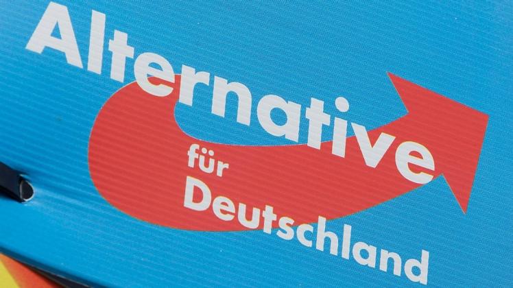 Im September wurden sie als Wahlwerbung zur Landtags- und Bundestagswahl aufgehängt. Jetzt sorgen AfD-Plakate am Bahnhof Pritzier für Diskussion.