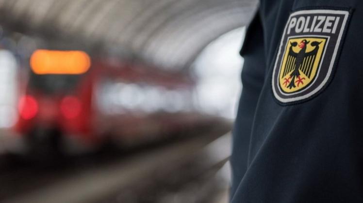 Die Bundespolizei hat am Osnabrücker Hauptbahnhof einen Mann festgenommen, der zuvor bei einer Fahrkartenkontrolle aufgefallen war (Symbolfoto).
