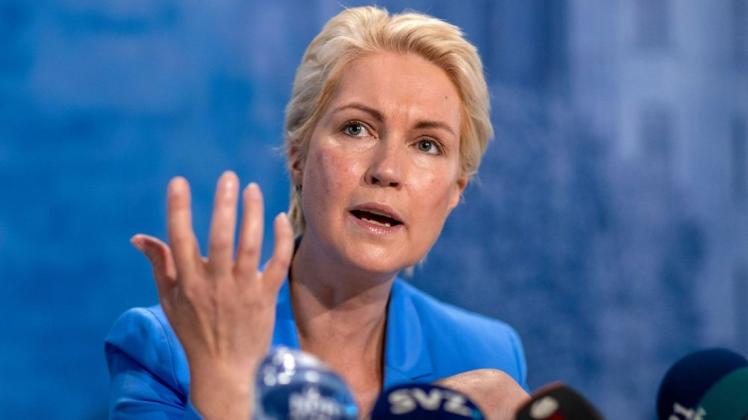 Manuela Schwesig (SPD) bei einer Pressekonferenz. Nach einer Todesdrohung gegen die Ministerpräsidentin von Mecklenburg-Vorpommern ermittelt das Landeskriminalamt.