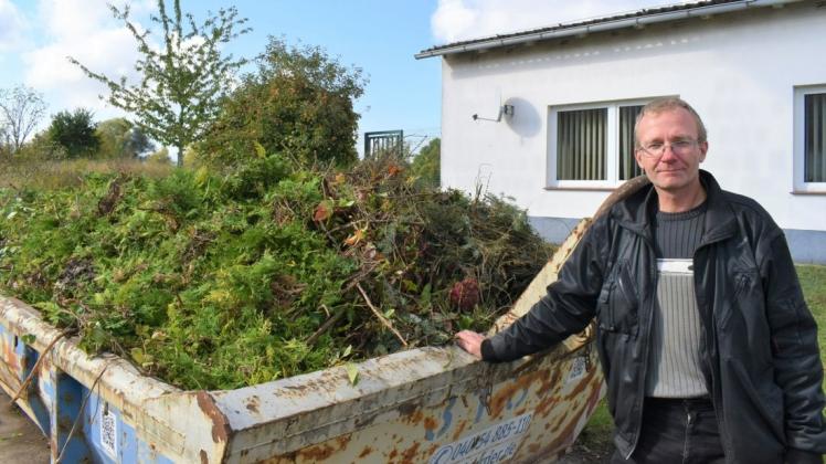 Auch in diesem Jahr können die Wittenfördener ihren Müll auf dem Container-Platz in Hof Wandrum abliefern. Bürgermeister Matthias Eberhard lässt das aus der Gemeindekasse bezahlen.