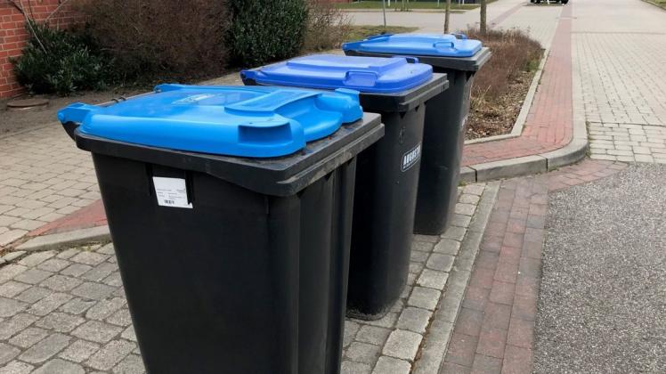 Bald sollen die Bürger im Landkreis Leer ähnlich wie die Emsländer Tonnen statt Plastiksäcken mit Altpapier an die Straße stellen. (Symbolfoto)