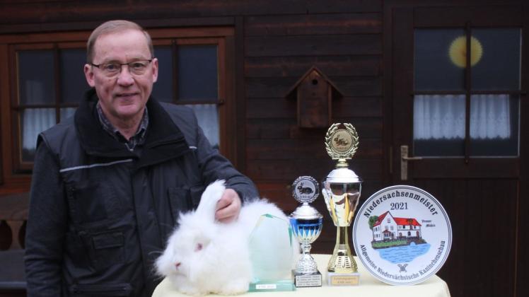 Landestitel, Pokale und Preise holte der Quakenbrücker Kurt Müller mit Kaninchen der Rassen Angora und Alaska.
