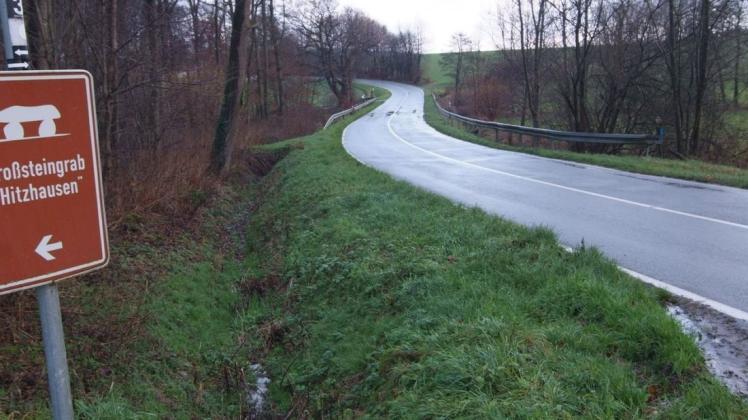 Ohne Radweg: Die Hitzhauser Straße, hier der Bereich der Zufahrt zum Gut Caldenhof.