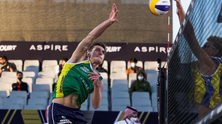 Erfolgreich in Doha: Bennet Poniewaz hat mit seinem Bruder David die Gruppenphase beim King of the Court Finale erreicht.