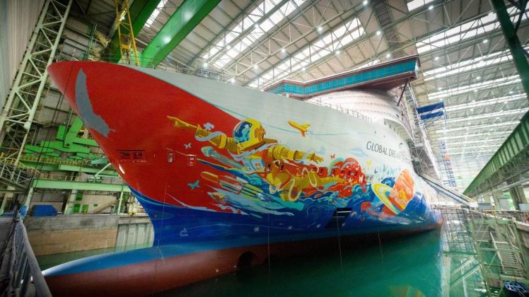 Wartet auf ihre Fertigstellung: Die Global Dream in der Werft in Wismar