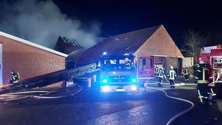 In Walchum ist am Samstagmorgen eine Scheune samt angrenzendem Wohnhaus in Brand geraten.