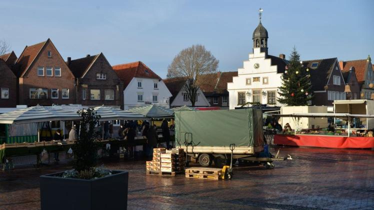 Der Lingener Wochenmarkt ist vom Parkplatz Am Wall Süd zurück auf den Marktplatz gekehrt.