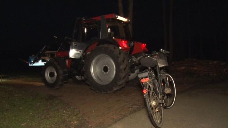 Schwer verletzt wurde ein Radfahrer am späten Dienstagnachmittag bei einer Kollision mit einem Traktor in Gehrde.