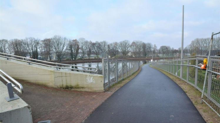 Für Fußgänger und Radfahrer wieder frei ist der Leinpfad entlang des Dortmund-Ems-Kanals in Lingen. Zwischen Alter Hafen und Meckerbrücke soll aber noch die Aufenthaltsqualität gesteigert werden.