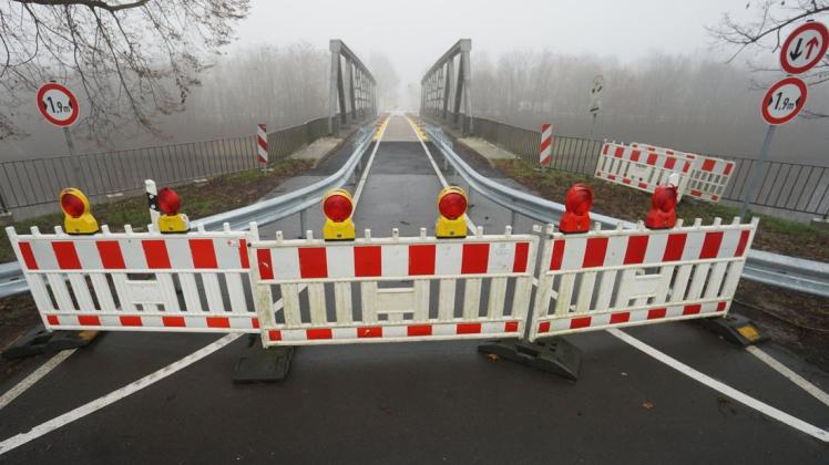 Noch ist die Brücke über den Küstenkanal zur Gedenkstätte Esterwegen gesperrt.