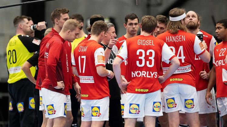 Für Maik Machulla der Topfavorit: Das dänische Team um Rasmus Lauge (Mitte) von Nationaltrainer Nikolaj Jacobsen.