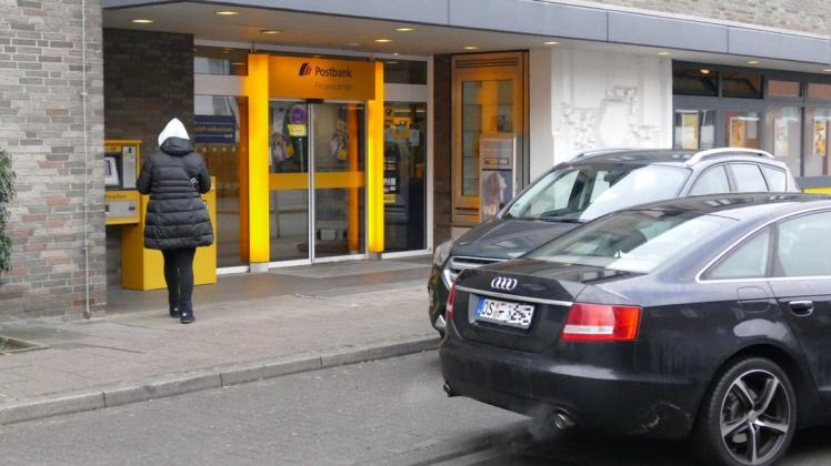 Bei der Postbank in Oesede können jetzt Kunden der geschlossenen Deutsche-Bank-Filiale Geld abheben oder überweisen.