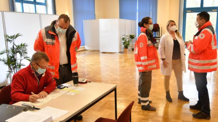 Im Saal der Gadebuscher Feuerwehr wurde bereits geimpft und getestet.
