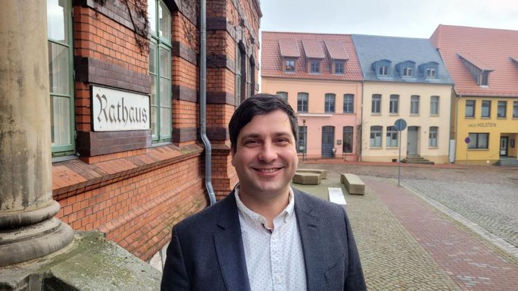 Sven Hoffmeister möchte ein Bürgermeister für alle Plauer sein und mit allen Fraktionen sachlich zusammen arbeiten. Sven Hoffmeister möchte ein Bürgermeister für alle Plauer sein und mit allen Fraktionen sachlich zusammen arbeiten.