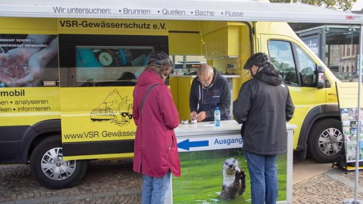 Das Labormobil des Vereins VSR-Gewässerschutz hat in Osnabrück Station gemacht. Das Labormobil des Vereins VSR-Gewässerschutz hat in Osnabrück Station gemacht.