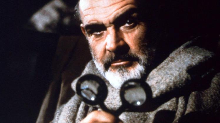 Mit dem Augenglas in der Hand dem Geheimnis der Morde im Kloster auf der Spur: Sean Connery als William von Baskerville in der Verfilmung des Bestsellers "Der Name der Rose". Mit dem Augenglas in der Hand dem Geheimnis der Morde im Kloster auf der Spur: Sean Connery als William von Baskerville in der Verfilmung des Bestsellers "Der Name der Rose".