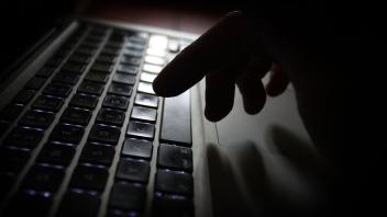Wegen Tausender Dateien mit kinderpornografischen Inhalten auf seinem Rechner ist ein Mann aus Glandorf nun vom Amtsgericht Bad Iburg verurteilt worden.
