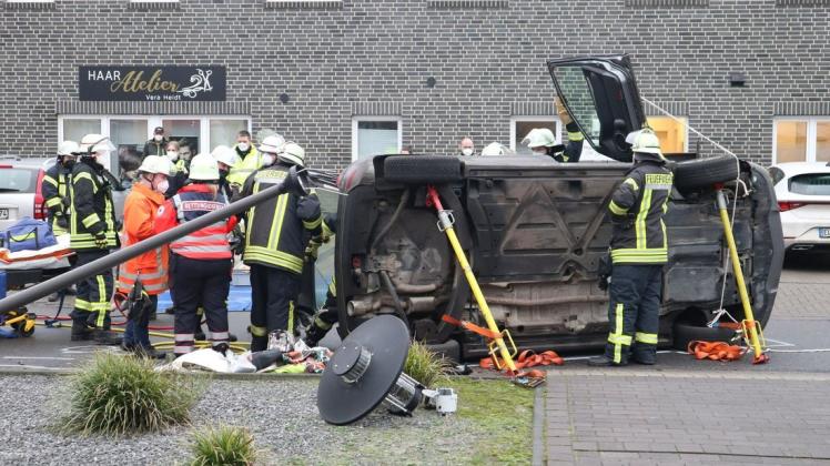 Auf die Seite kippte das Fahrzeug des 91-Jährigen bei dem Unfall in Bawinkel.