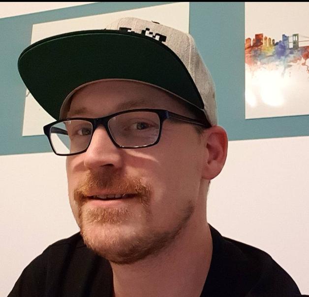 Der Youtuber Lars Bezold macht als LarsLP Videos zum Computerspiel Minecraft. Der Youtuber Lars Bezold macht als LarsLP Videos zum Computerspiel Minecraft.