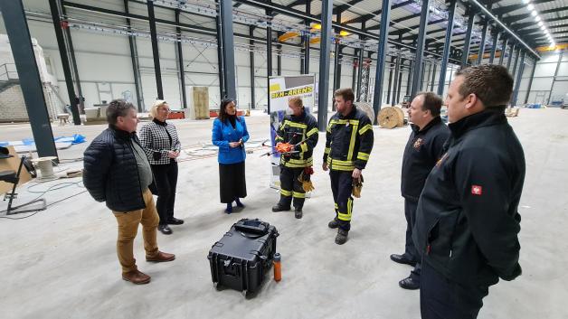 RKM-Arens spendet der Feuerwehr Twist zum Dank eine Drohne