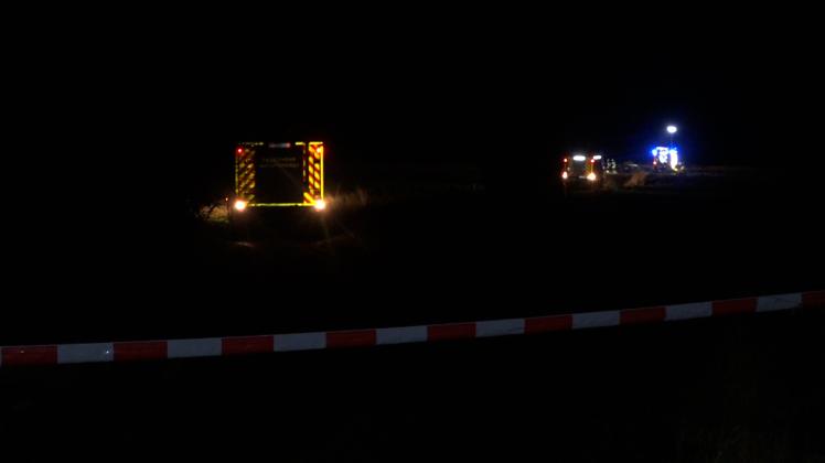 Die Polizei ermittelt nach einem Autobrand bei Wallenhorst. Die Hintergründe sind aktuell unklar.