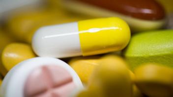Auch die Europäische Arzneimittelbehörde (EMA) prüft die Zulassung eines Corona-Medikaments in Tablettenform. (Symbolfoto)