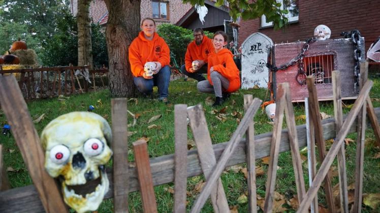 Totenköpfe, Zombies und Monster: In dem Geisterhaus von Familie Lauinger in Meppen bekommt man es an den Halloween-Tagen mit dem puren Grauen zutun.