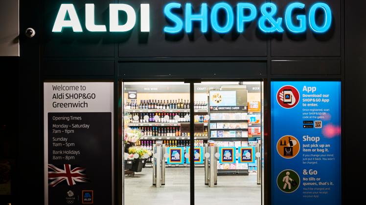 Seit heute können Aldi-Kunden in London einkaufen, ohne an der Kasse bezahlen zu müssen. Möglich macht das auch Expertise aus Niedersachsen.