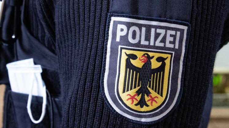 Bei einem 15-Jährigem Jungen ist im Bremer Hauptbahnhof ein verbotenes Messer gefunden worden. 