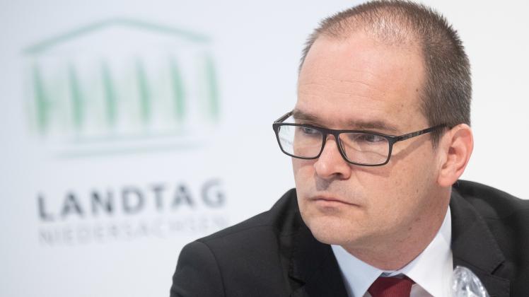 Versteht keinen Spaß, wenn Querdenker im Umfeld von Schulen ihr Unwesen treiben: Niedersachsens Kultusminister Grant Hendrik Tonne (SPD).