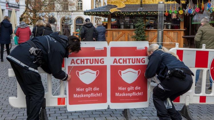 Osnabrück: Impressionen zur #Maskenpflicht auf dem #Osnabrücker Weihnachtsmarkt am ersten Tag. 24.11.2021 Die Maskenpflicht auf dem Gelände war ein weiterer Versuch, den Osnabrücker Weihnachtsmarkt in der Pandemie zu retten. Am Ende war es erfolglos.