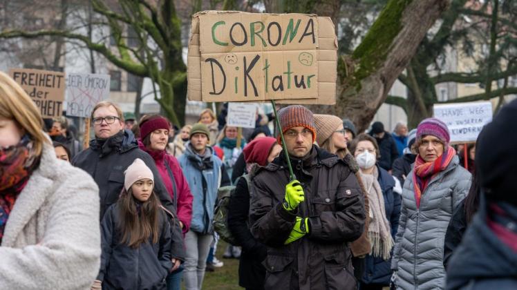 Demo gegen Corona-Maßnahmen in Osnabrück am 11. Dezember 2021. Demo gegen Corona-Maßnahmen in Osnabrück am 11. Dezember 2021.