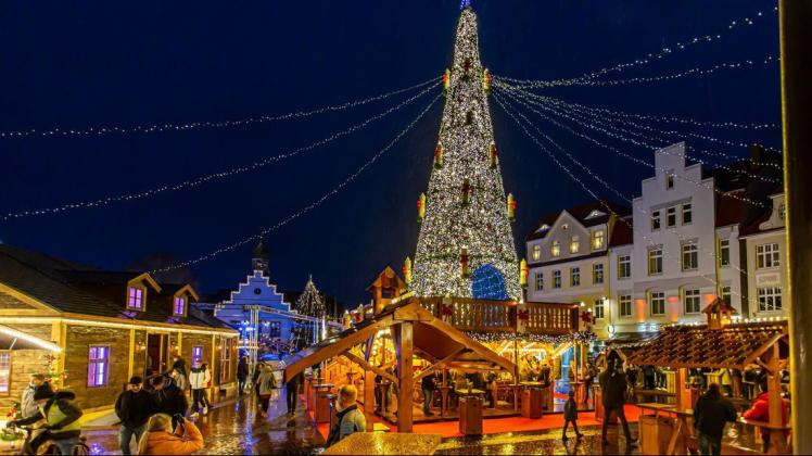 Der Weihnachtsmarkt in Lingen befindet sich in zentraler Lage auf dem Marktplatz.