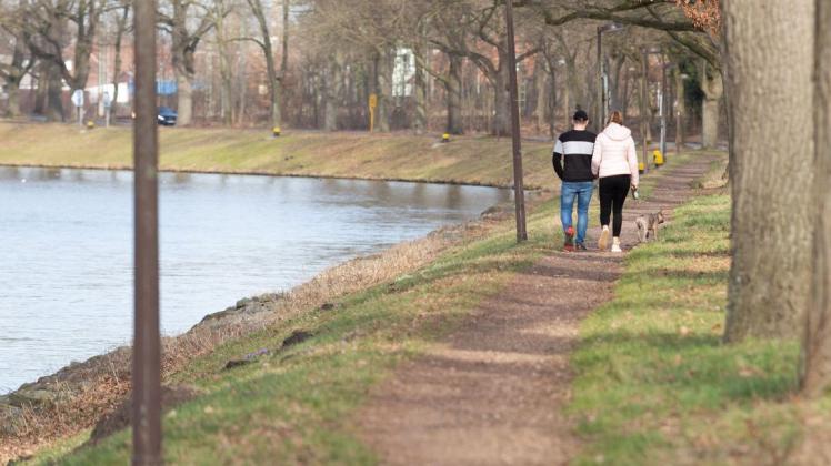 Um sich die freie Zeit zu vertreiben muss es nicht nur ein Spaziergang (wie hier am Dortmund-Ems-Kanal in Lingen) sein. Es gibt im Emsland weitere Möglichkeiten.