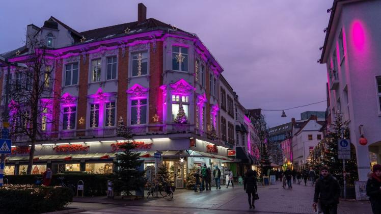 Osnabrücker Innenstadt stimmt mit einem Lichtermeer auf Weihnachten ein.