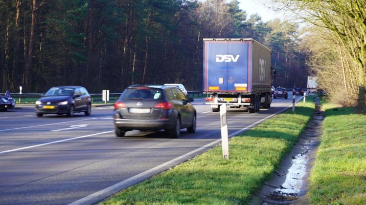 Stark befahren ist die E233. Stark befahren ist die E233.