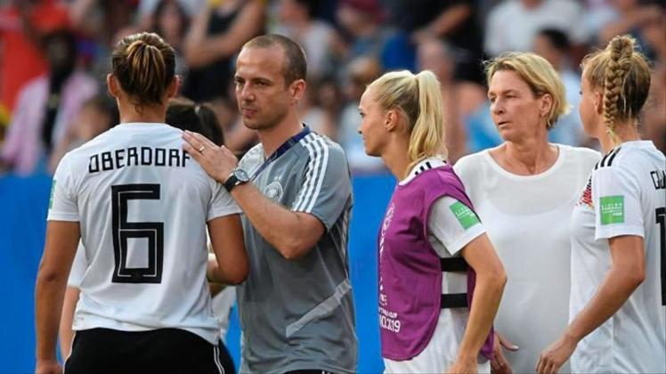 Enttäuscht: Deutschlands Fußballfrauen nach dem WM-Aus in Frankreich. 